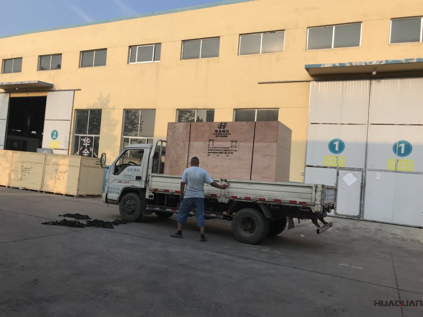 2018年7月3號一臺HQ250GF標配柴油發電機組由華全順利發往云南省