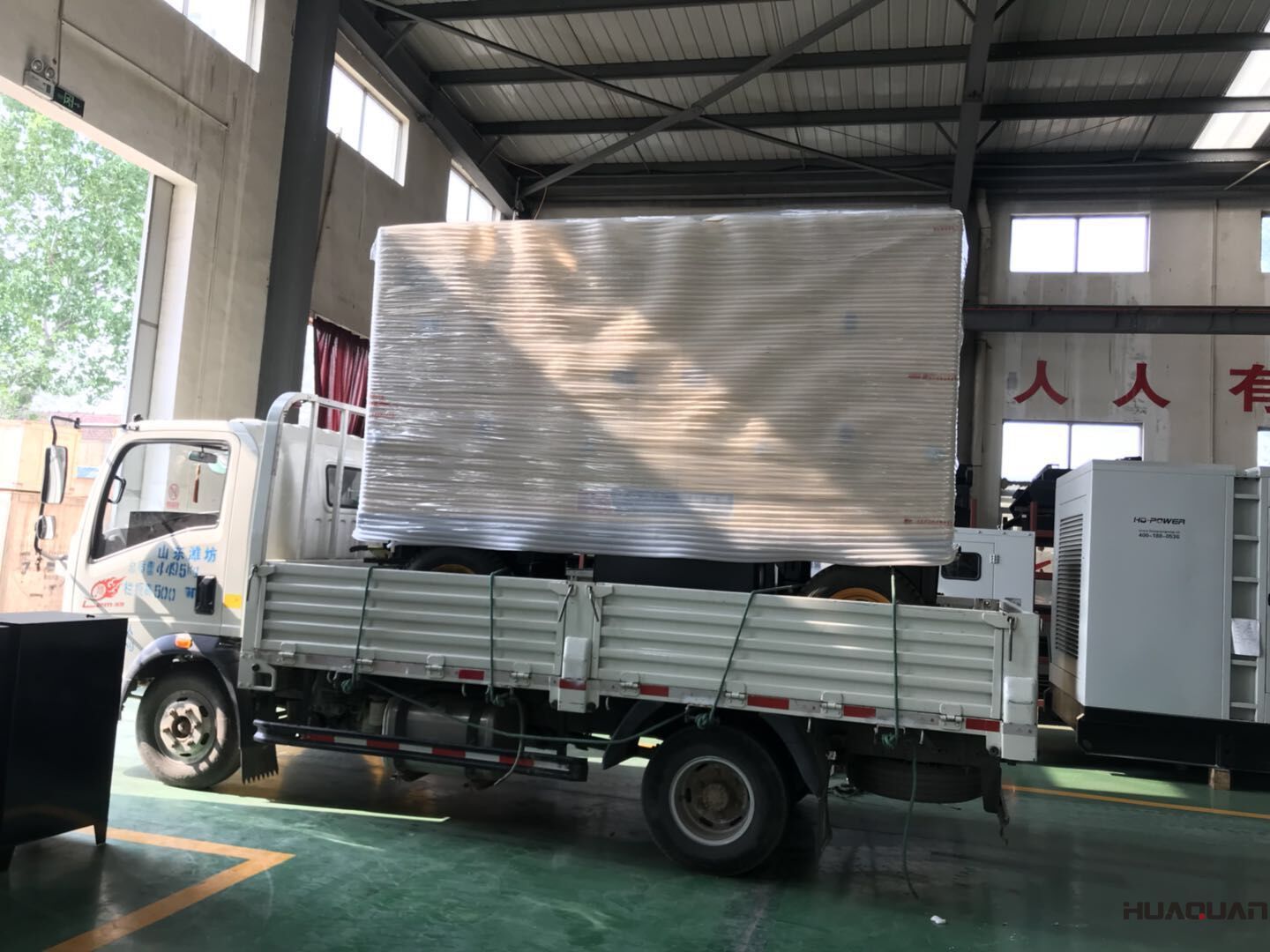 8月16日，一臺300kw靜音箱柴油發(fā)電機(jī)組從華全動力成功發(fā)往山東