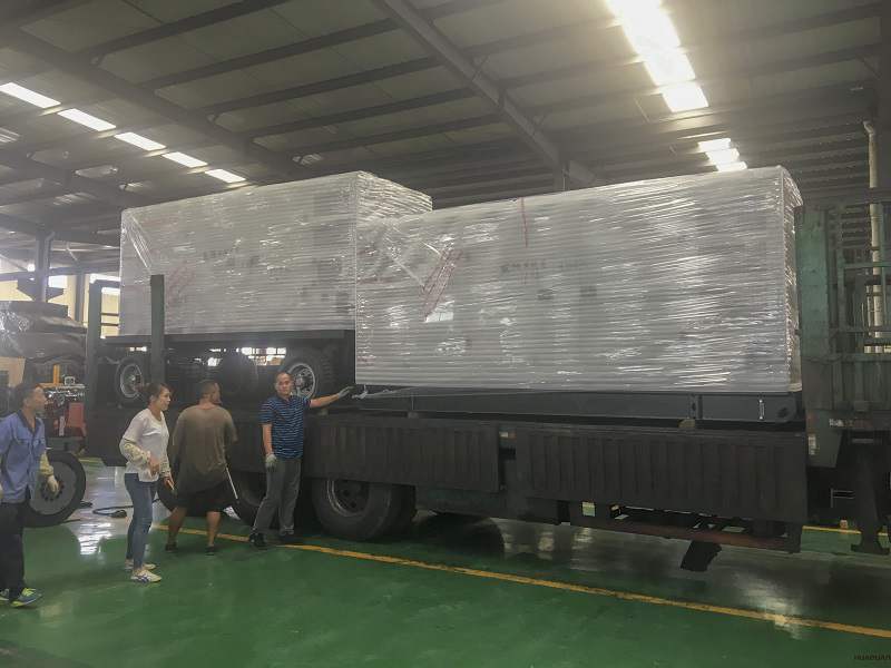 9月15日一臺300kw移動靜音拖車型柴油發電機組已發往青海