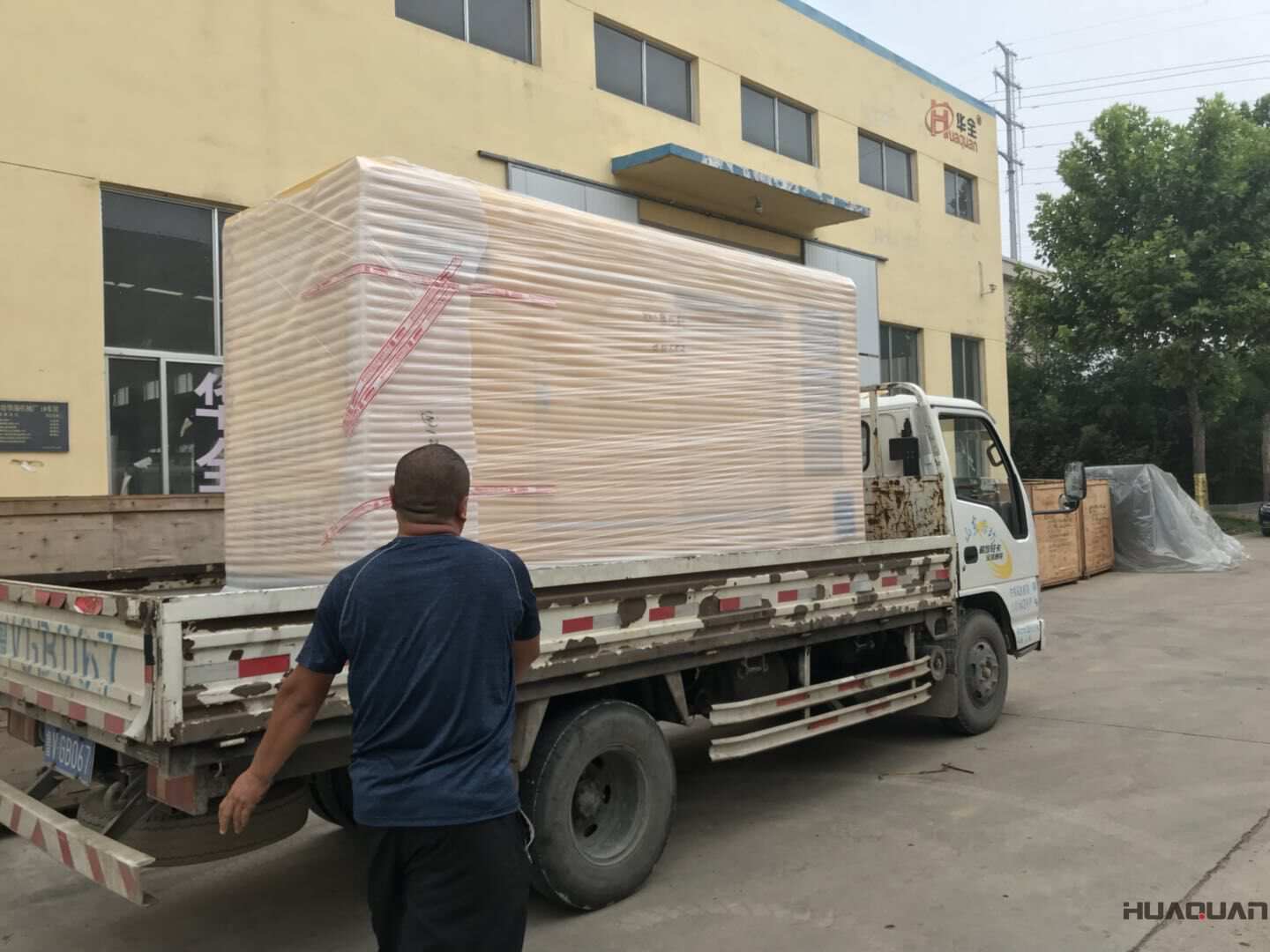 一臺(tái)50kw靜音箱型柴油發(fā)電機(jī)組于9月24日發(fā)往山東