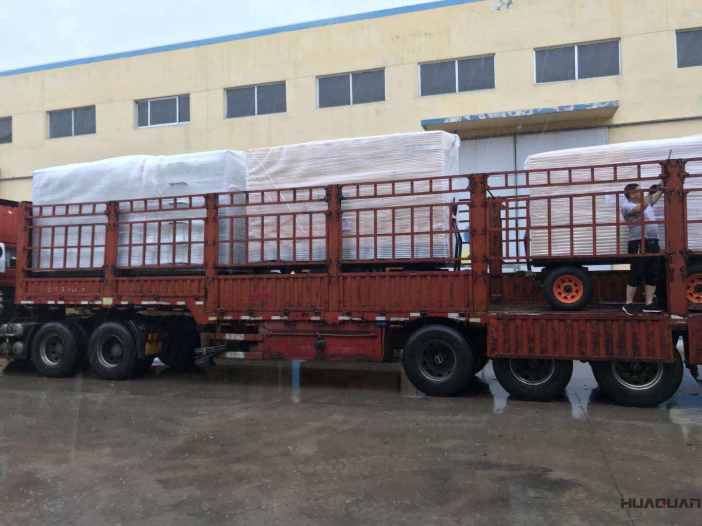 9月25日兩臺(tái)75kw和50kw移動(dòng)拖車(chē)（含棚）型柴油發(fā)電機(jī)組發(fā)往山東