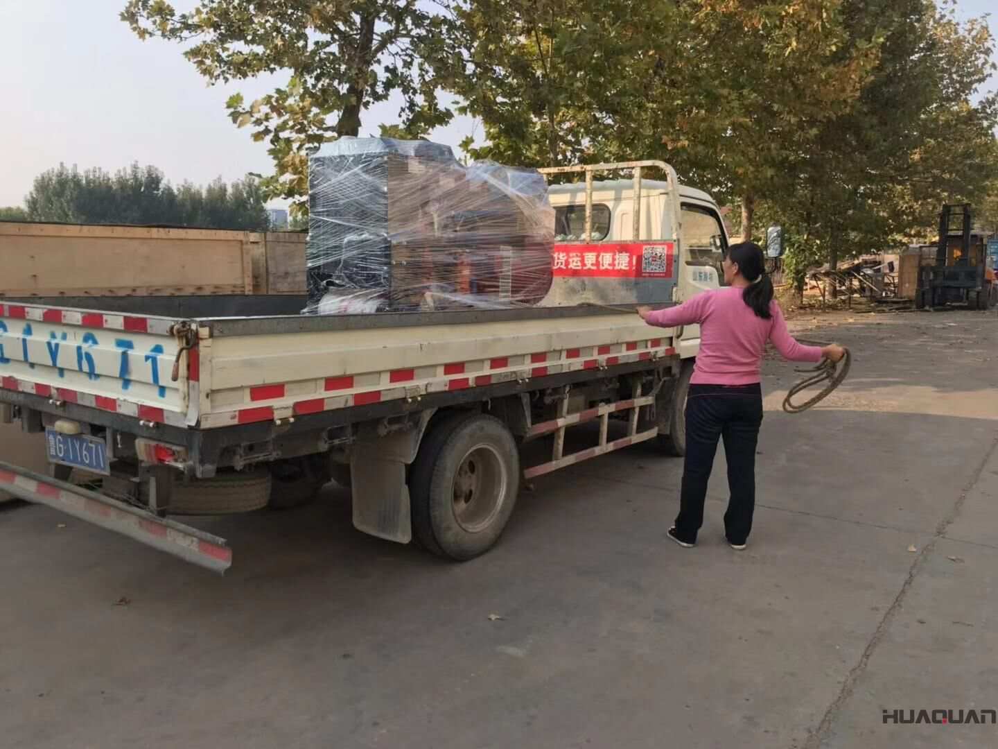 一臺40kw標配柴油發(fā)電機組于10月25日從華全動力順利發(fā)往江蘇