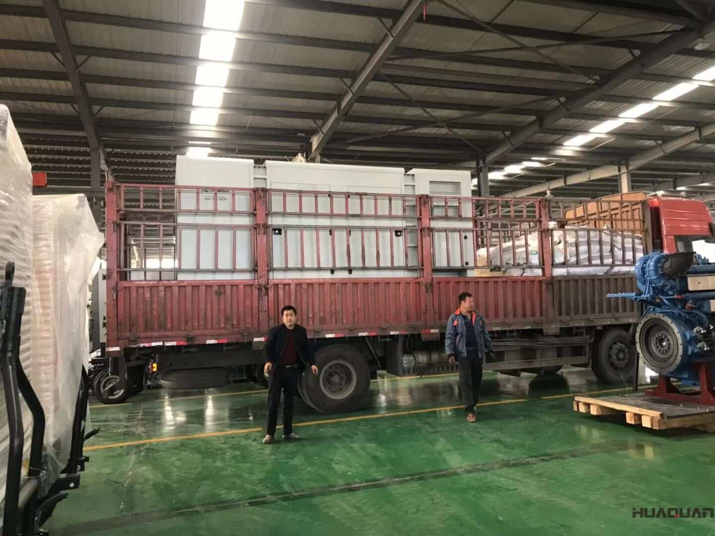 天氣逐漸變冷，但是華全發(fā)電機組的銷量卻沒有變冷，內(nèi)蒙古的馬先生于10月31日在華全動力采購了一臺1000kw立柜自啟動柴油發(fā)電機組