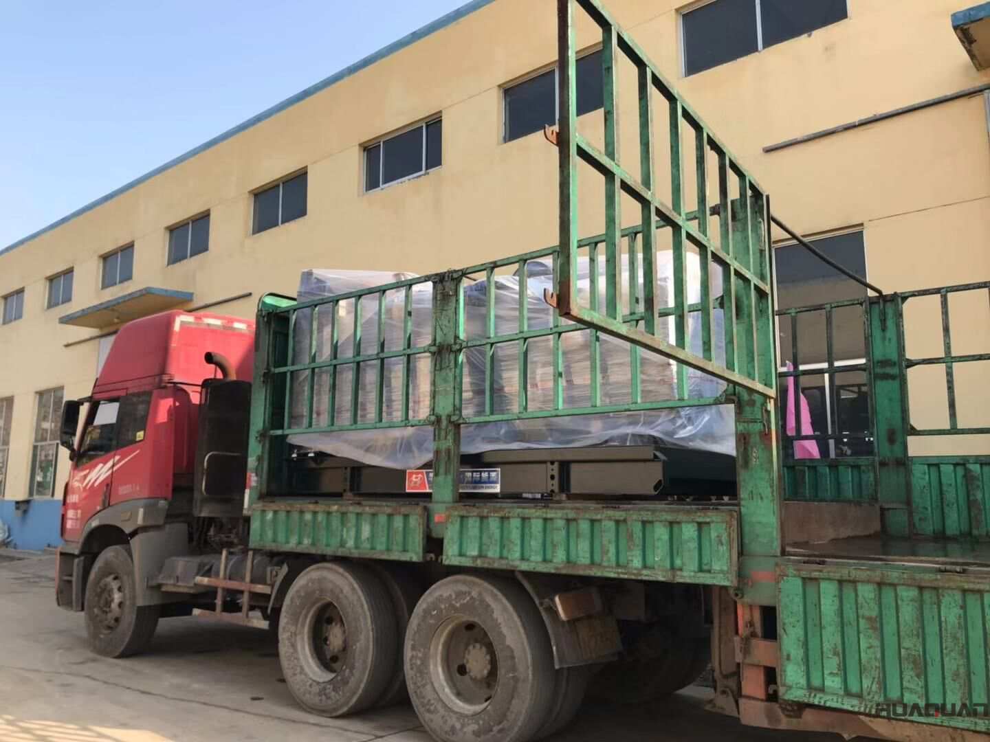 上海李先生從華全動力采購了一臺400kw自動化柴油發電機組，如今已于11月9日成功發往目的地