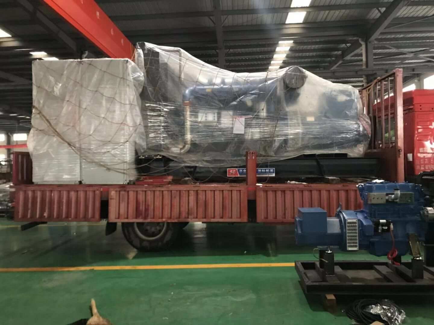 12月5日，崔先生從華全動力采購的一臺800kw立柜自啟動柴油發(fā)電機(jī)組以及順利發(fā)往山東省