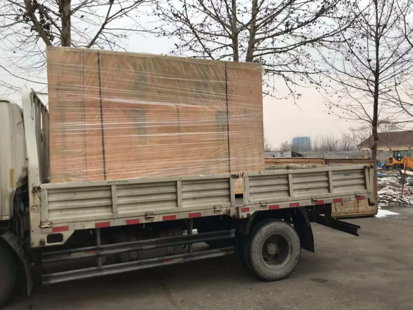 12月12日，山東省汪先生從華全動力采購的120kw靜音式防雨棚柴油發電機組順利發往目的地