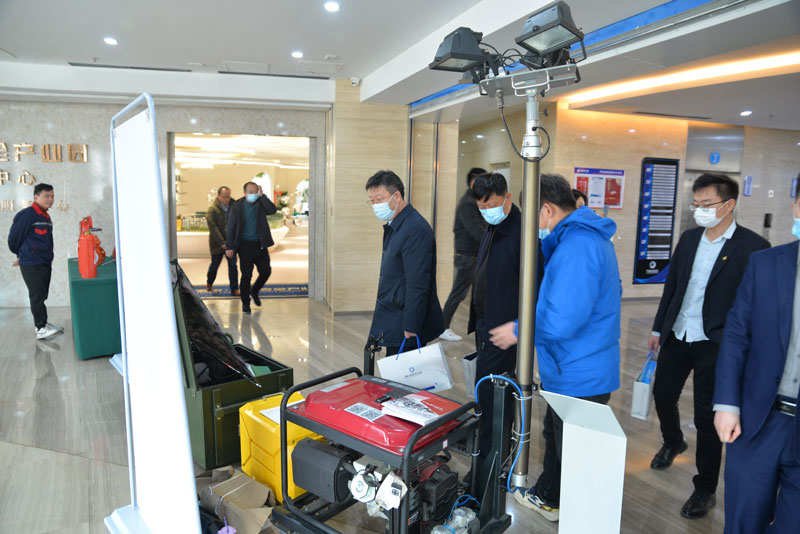 濰坊市領(lǐng)導(dǎo)蒞臨華全動(dòng)力展位參觀考察發(fā)電機(jī)組、儲能電源和水泵機(jī)組